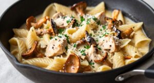 Куриная грудка с лисичками